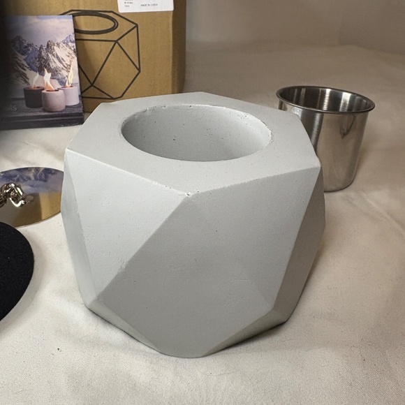 Tabletop Fire Pit/Bowl with Lid and Mat New in Box Geometric Shape - Picture 5 of 9